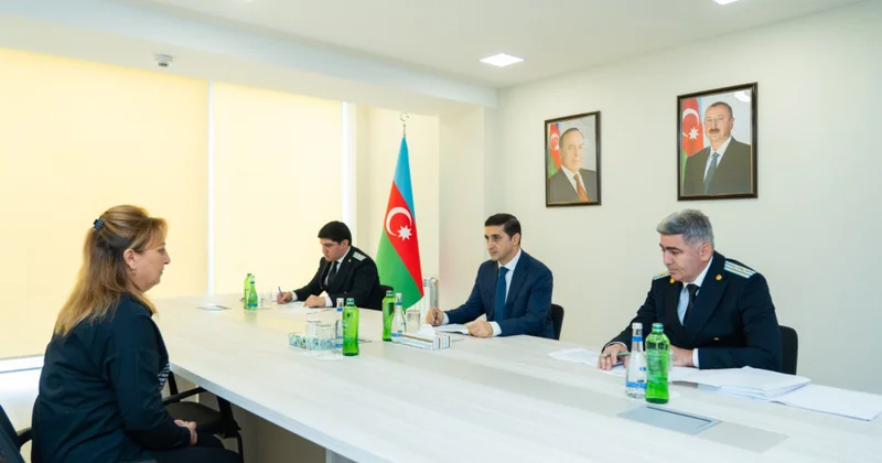 Ədliyyə naziri Xankəndi şəhərində vətəndaşların müraciətlərini dinləyib
