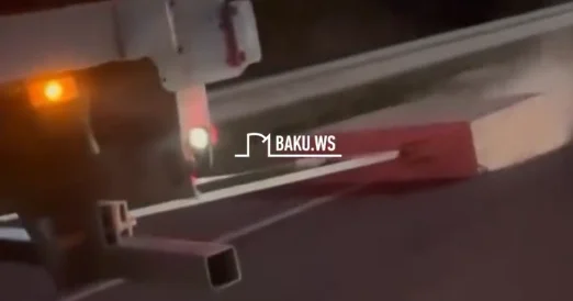 TIR sürücüsü beton piltəni magistral yolda sürüdü