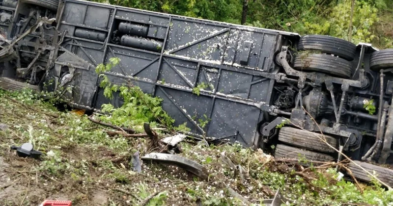 Ermənistanda sərnişin avtobusu aşdı: 18 yaralı var VİDEO