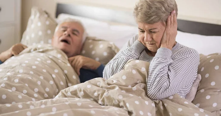 Назван простой способ улучшить сон для пожилых