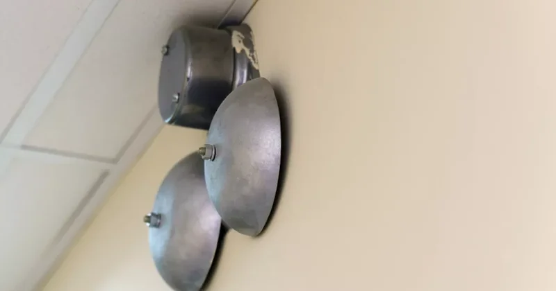 В российских школах звонки заменят на патриотические песни