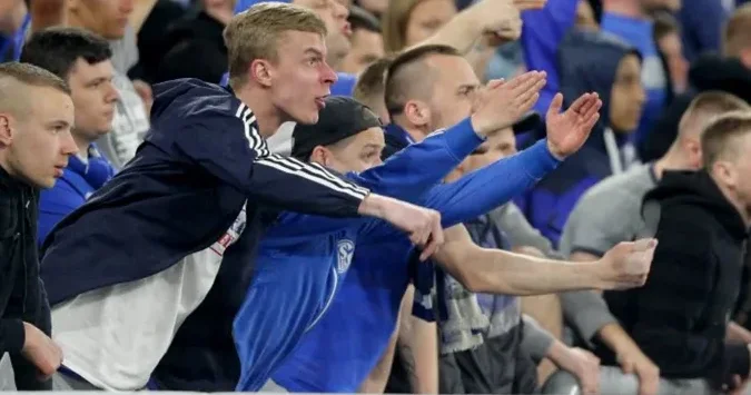 Almaniyada fanatlar arasında kütləvi dava