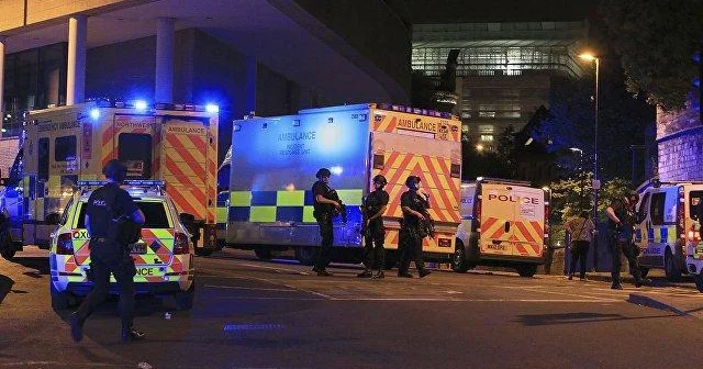 В Англии мужчина атаковал ножом людей в поезде, есть раненые