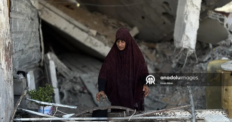 Qəzzanın BU GÜNÜ: 70 yaxın adamını itirən Fatma dağıdılmış məhəlləsində yaşayır VİDEO