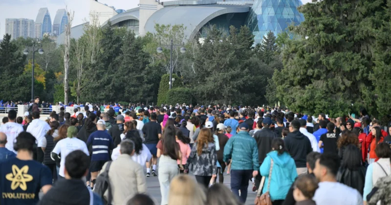 Баку празднует юбилей Победы традиционным забегом Minval Politika