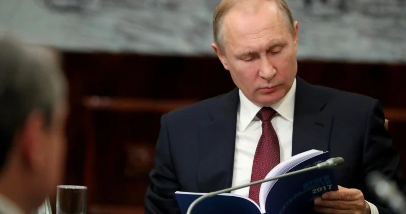 Putin 10 minlik kitabxanasında bu eksponatı saxlayır VİDEO