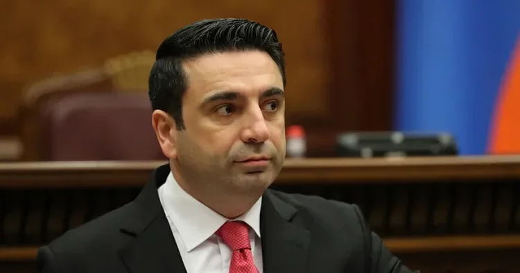 “II Qaregin seçkilərə qədər istefa verməlidir” Simonyan