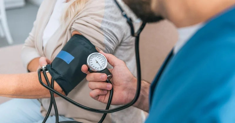Yüksək təzyiqə səbəb olan amillər: Kardioloqlar 8 əsas faktoru açıqladı