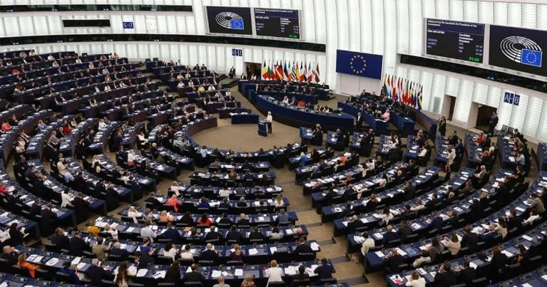 Avropa Parlamentinin deputatı necə rus agentinə çevrildi? FOTO