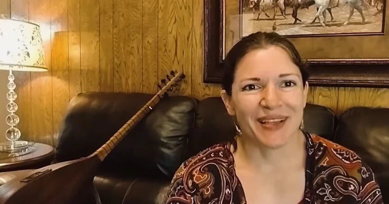 Sazda çalan, Azərbaycan dilində danışan amerikalı VİDEO