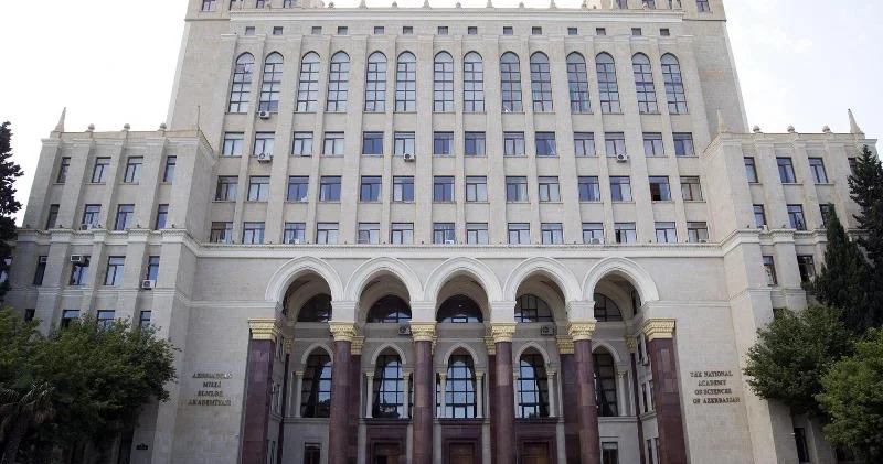 Ad günün mübarək, Akademiya