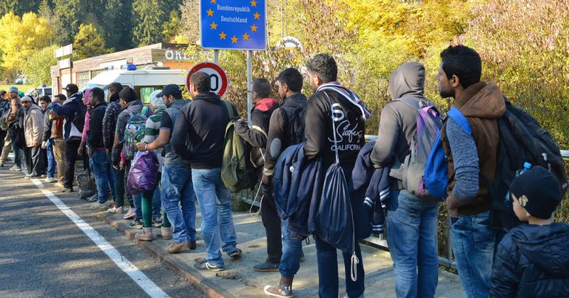 Поток просителей убежища в Германии уменьшился