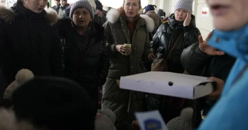 Почему Берлин закрывает крупнейший центр для украинских беженцев?