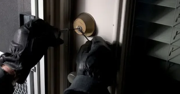 10 min manatlıq oğurluq edənlər saxlanılıb