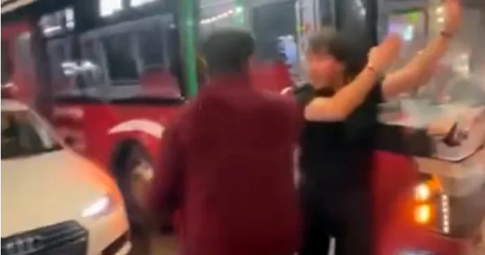 Bakıda sərnişin avtobusu “Audi” ilə toqquşub VİDEO