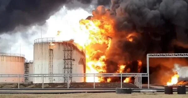 Ukrayna Rusiyada neft qovşağını vurdu