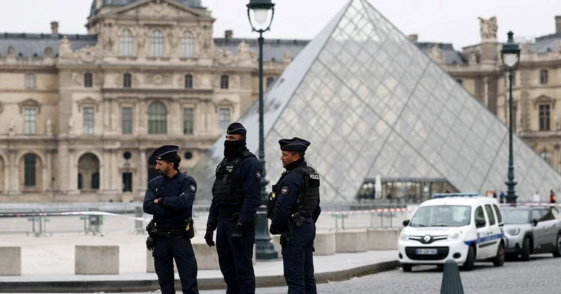 Luvru soyan kimlərdir?