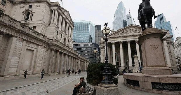 Госдолг Британии вырос в три раза