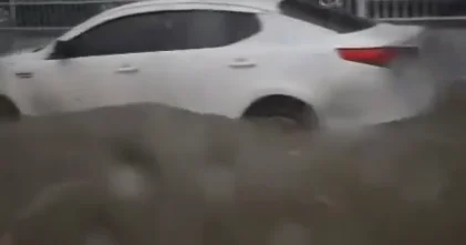 Ураган "Мелисса" обрушился на Бермуды ВИДЕО