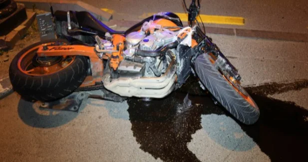 İdarəetmədən çıxan motosiklet aşdı Yaralanan var