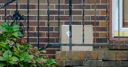 Poçtdan dərman gözləyirdi: İnsan barmaqları aldı