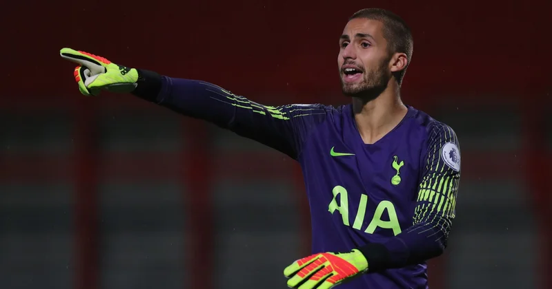 Tottenhem in qapıçısı 27 yaşında futbolla vidalaşdı