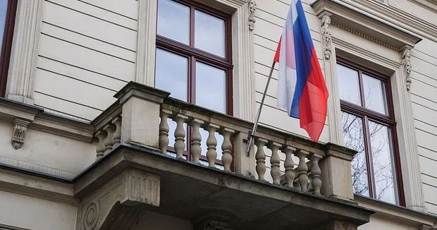 Türklər tarixi malikanəni ruslara verib? Rəsmi cavab gəldi