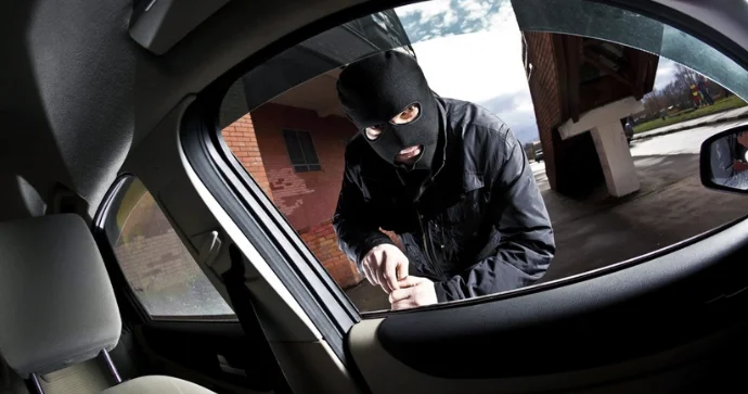 Sabunçuda “Mercedes” qaçıran şəxs saxlanılıb