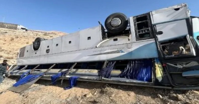 Ermənistanın Aqarçin kəndində sərnişin avtobusu aşıb dərəyə düşüb