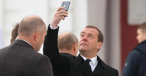 Rusiya məmurlara Ayfon istifadəsini qadağan etməyi planlaşdırır