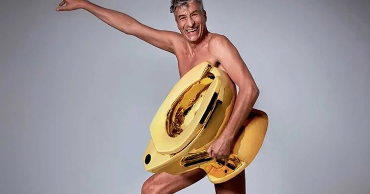 Qızıl unitaz hərraca çıxarılır Foto