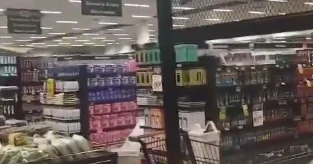 В бразильском супермаркете рухнула часть потолка ВИДЕО