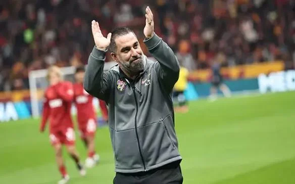 Qalatasaray fanatlarından Arda Turana yüksək ehtiram Video