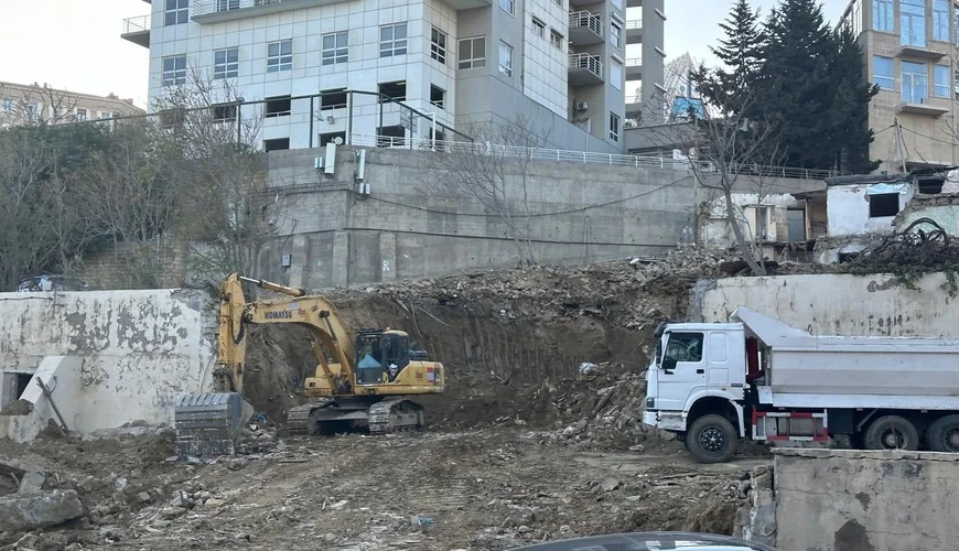 Bakıda daha bir söküntü başladı: Kvadratı 2200dən Sakinlər narazıdır