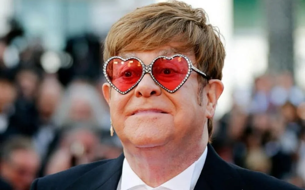 Elton Con görmə qabiliyyətini itirdi