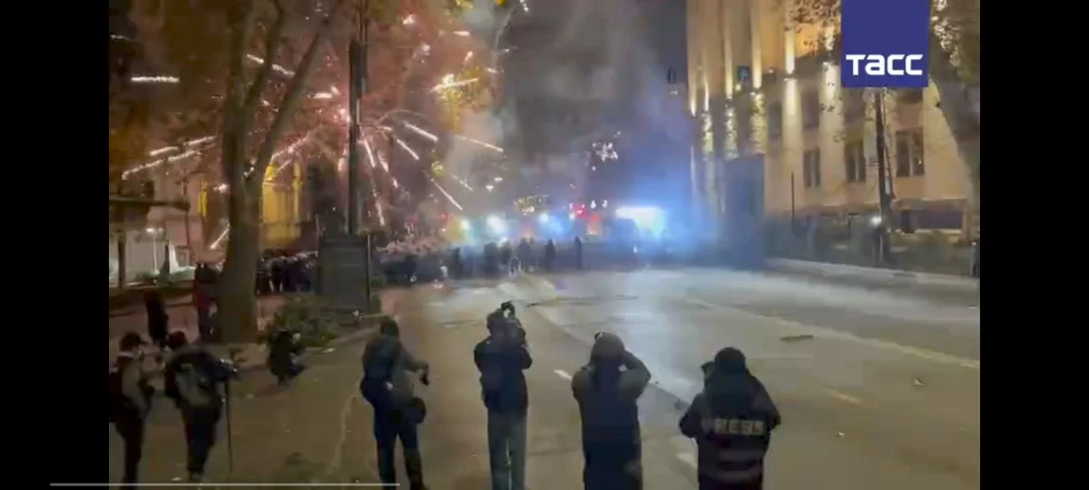 Tiflisdə qarşıdurma: polis gözyaşardıcı qaz tətbiq etdi VİDEO