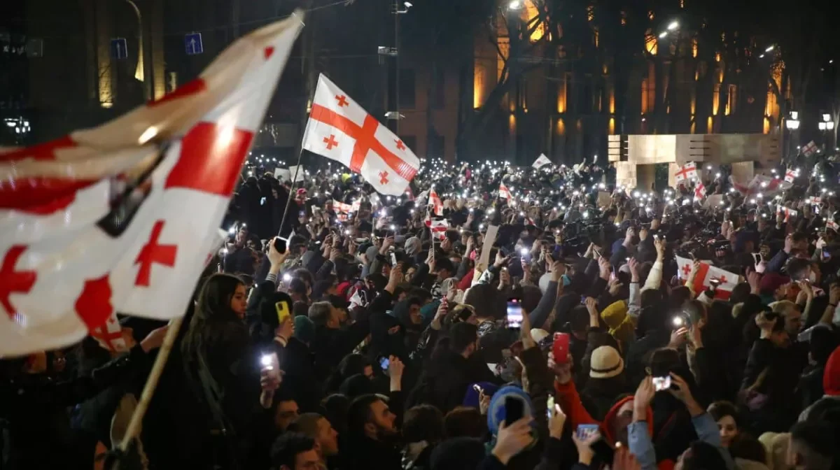 После ночных митингов в Тбилиси в больницах оказались десятки человек