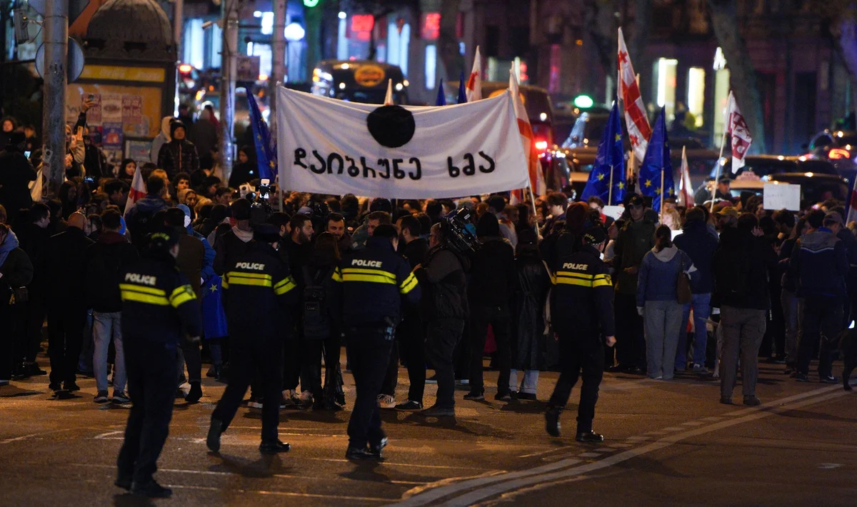 Tbilisdə polis Rustaveli prospektini bağladı