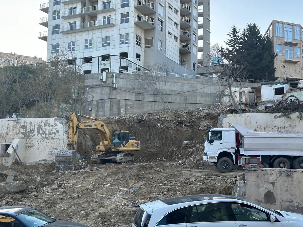 Bakıda daha bir söküntü başladı: Kvadratı 2200dən Sakinlər narazıdır FOTO