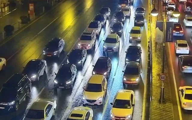 Bu yollarda sıxlıq var SİYAHI
