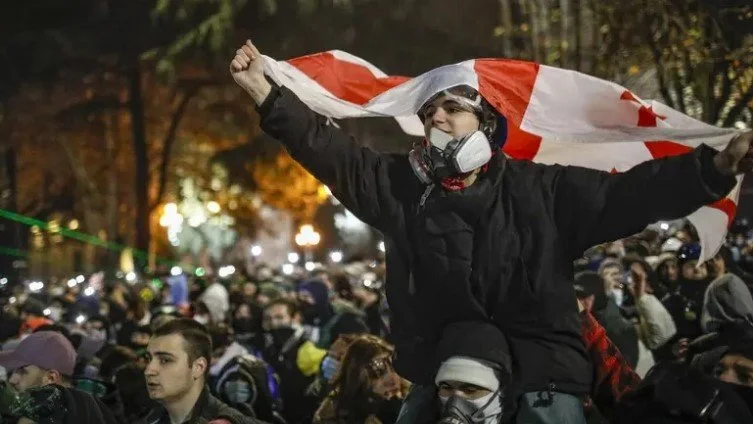 Gürcü hakimiyyətini dəhşətli sonluq gözləyir Politoloq