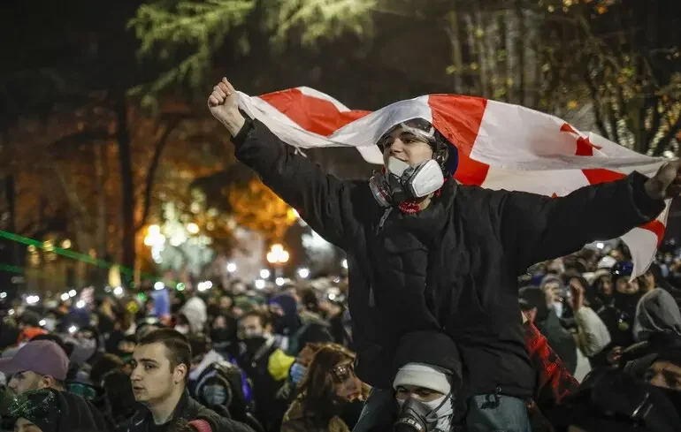 Gürcü hakimiyyətini dəhşətli sonluq gözləyir Politoloq