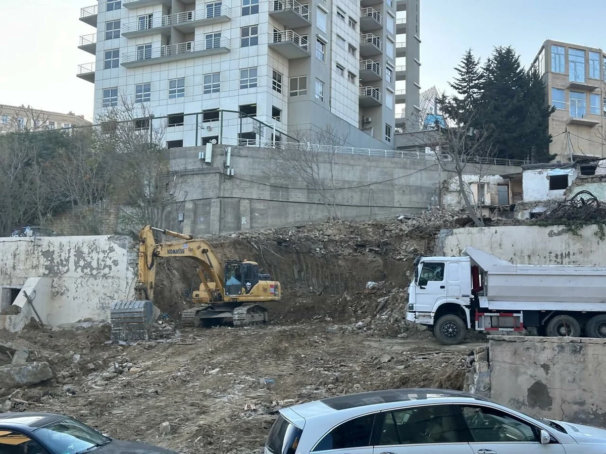 Bakıda daha bir söküntü başladı: Sakinlər narazıdır FOTO