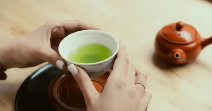 Niyə çox miqdarda yaşıl çay içmək olmaz? 6 yan təsiri
