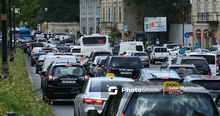 Какие бакинские улицы и проспекты парализованы затором?