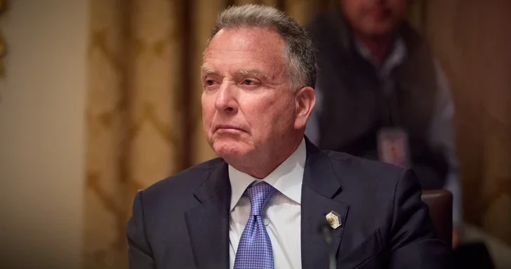 Важный день для мира : представитель президента РФ о предстоящей встрече команды Трампа с Путиным