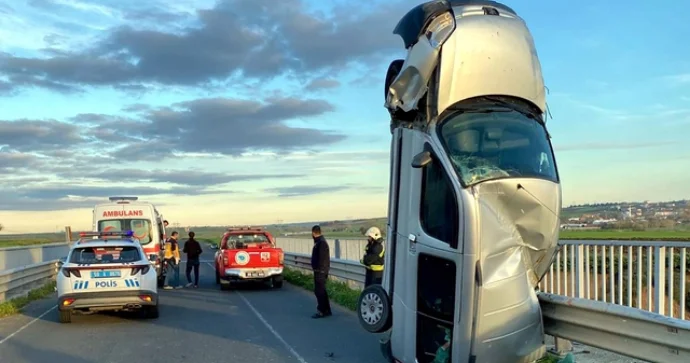 Körpüdə qəzaya səbəb olan avtomobil şahə qalxdı; sürücü və sərnişin yaralandı FOTO