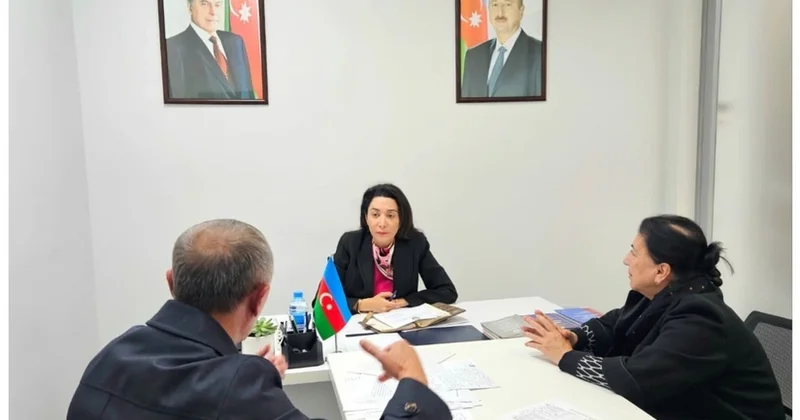 Ombudsman vətəndaşlarla görüşüb