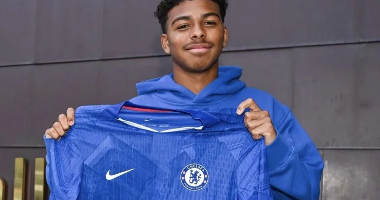 Məşhur futbolçunun oğlu Çelsi ilə müqavilə imzaladı