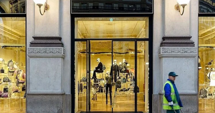 Prada завершила покупку Versace почти за $1,4 млрд